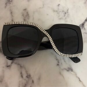 Elegant Black Sunglasses with Rhinestone Accents